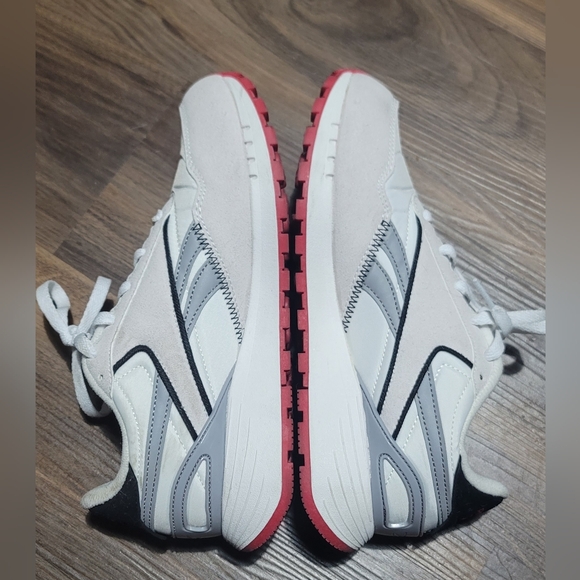 Reebok Unisex White and Black Sneakers with Red Accents - Picture 2 of 6